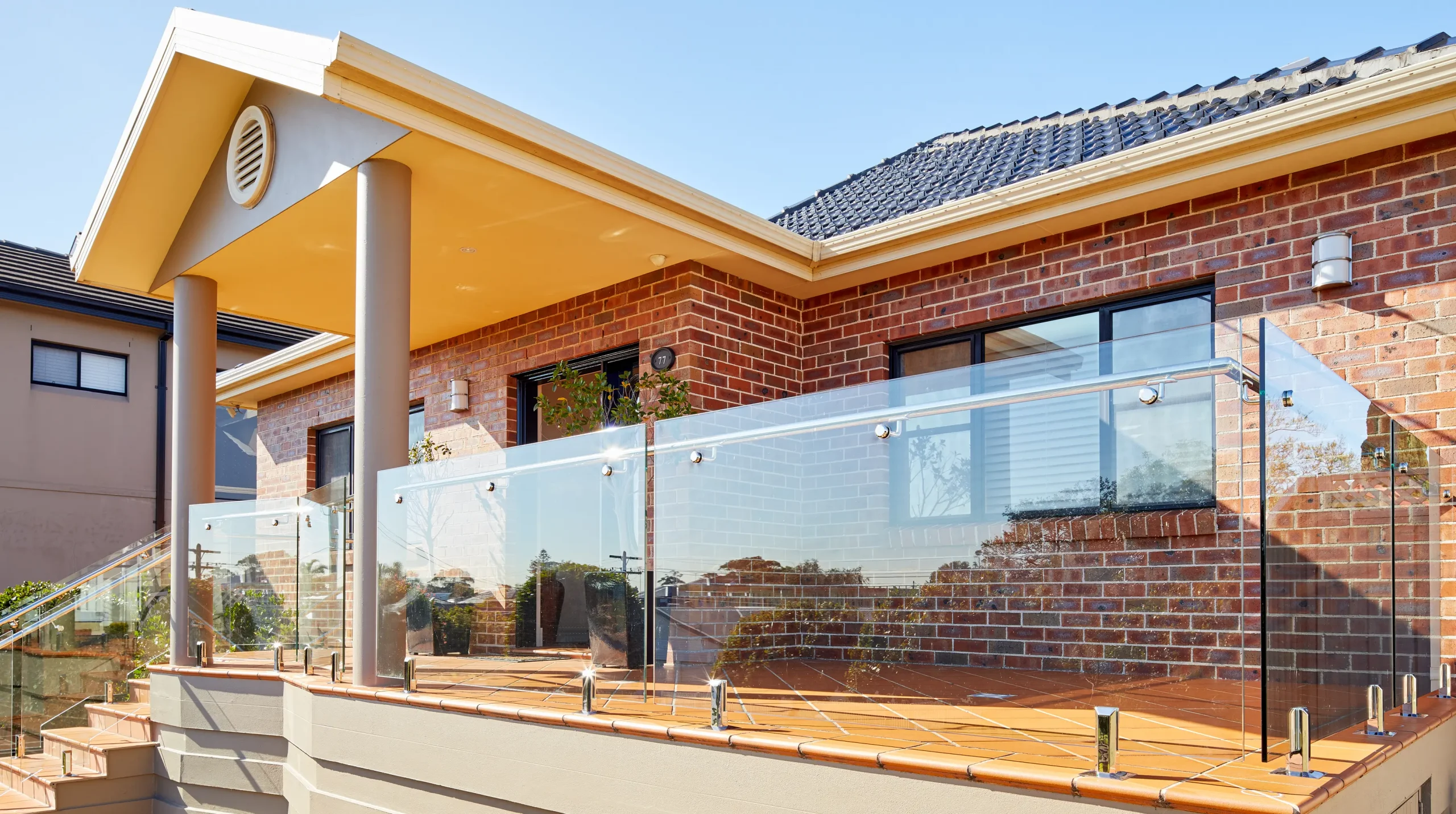 
								Aluminium glass balustrades