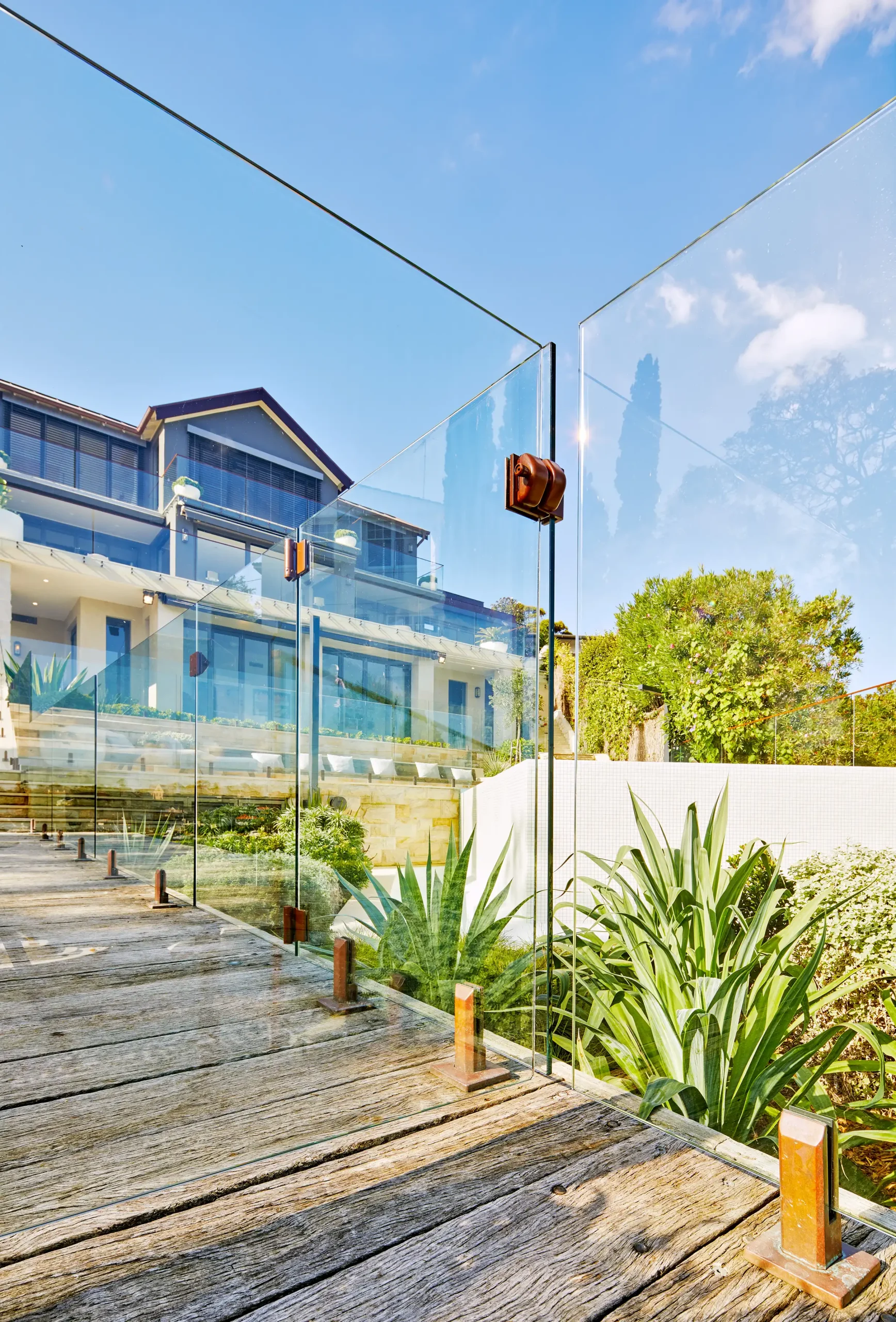 
								External frameless glass balustrade