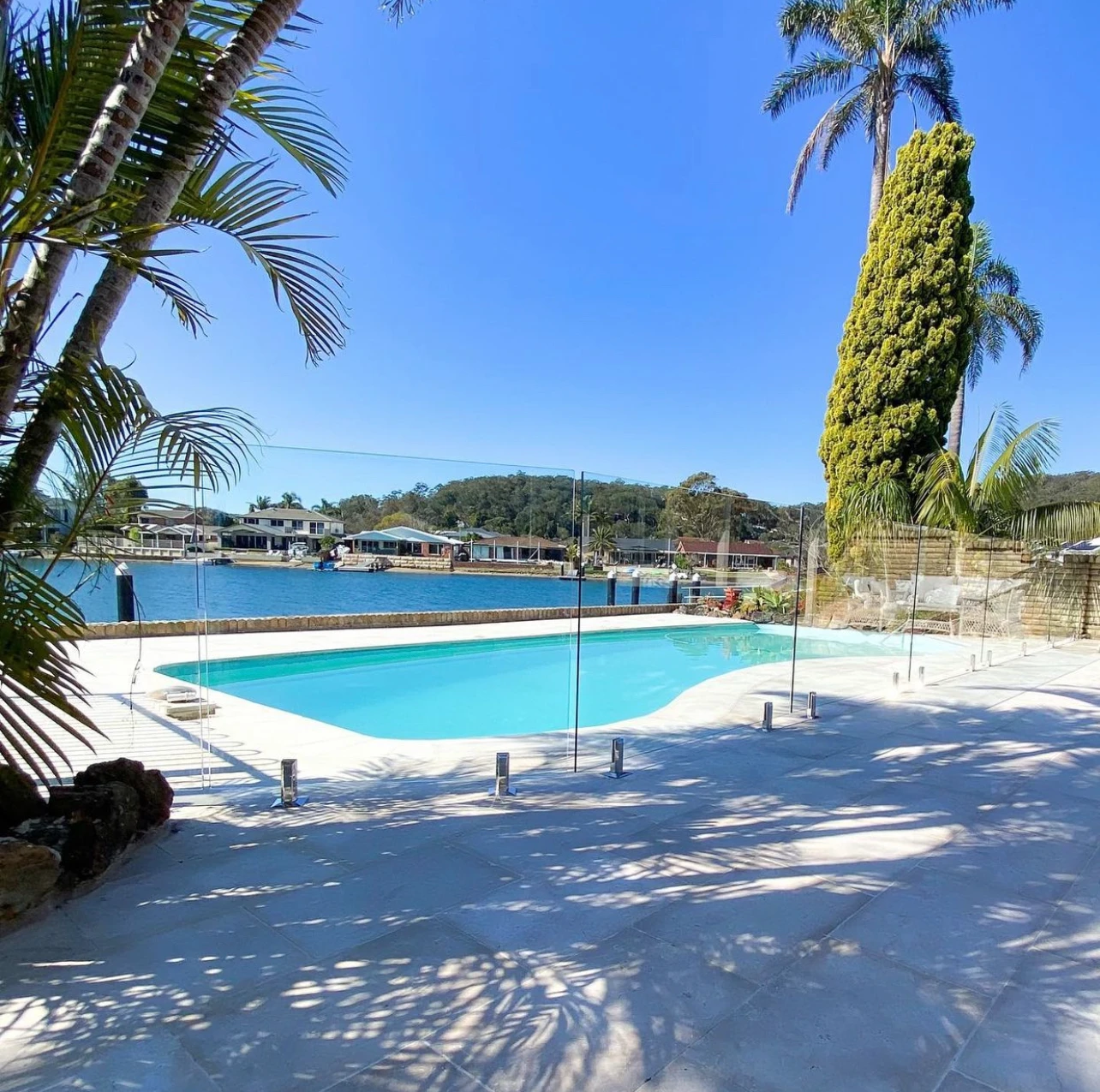 
								Frameless glass pool fencing in St Huberts Island