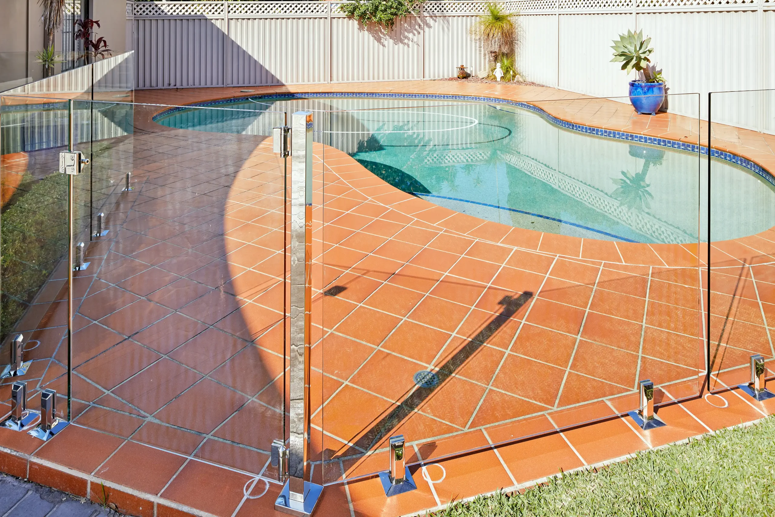 
								frameless glass pool fencing with steel spigots
