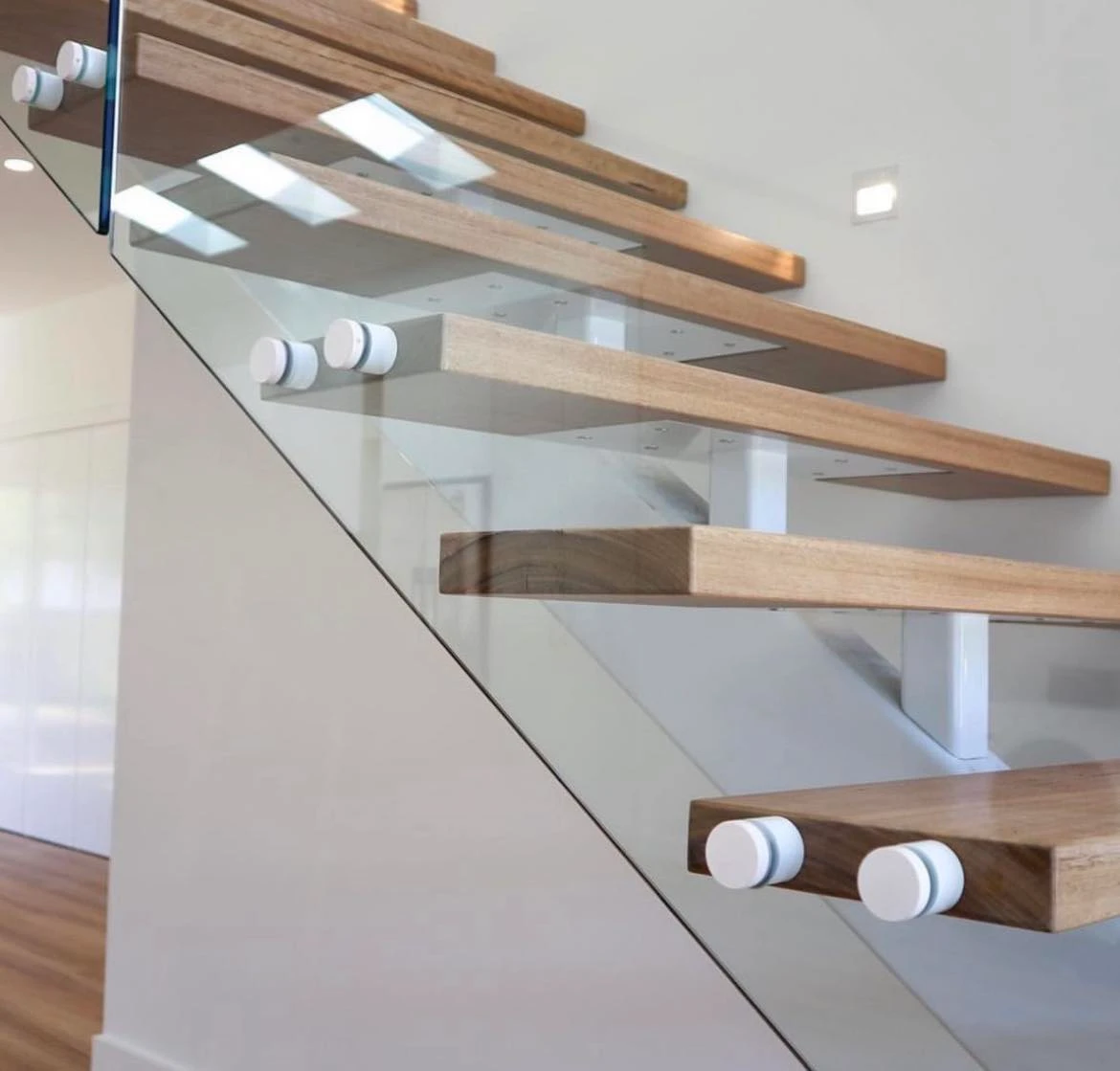 
								Frameless stair balustrade