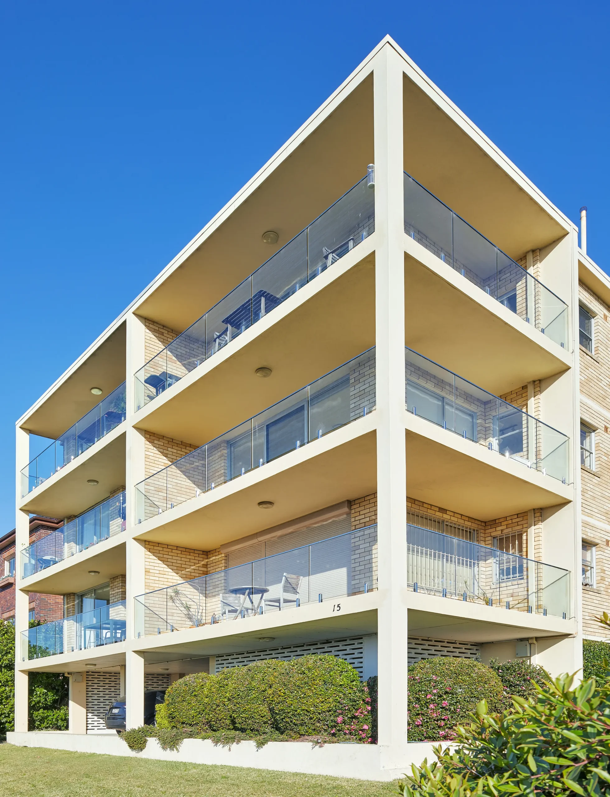 
								Glass railing for three story apartment