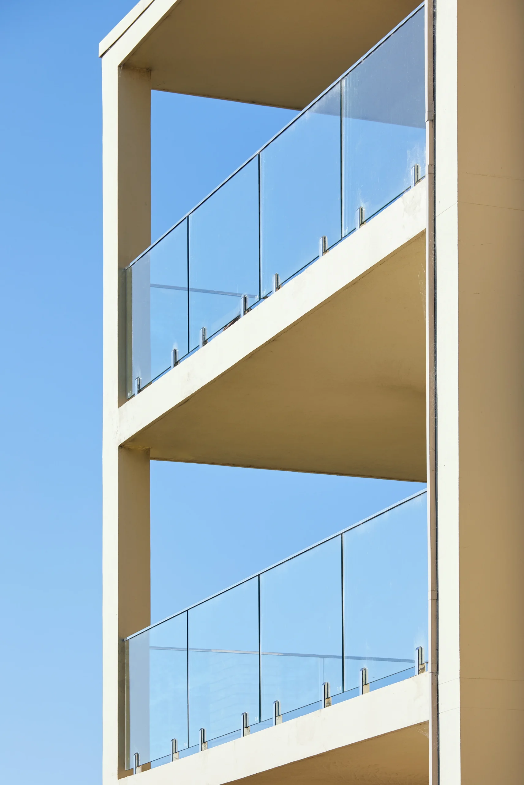 
								Spigot fixed glass balustrades