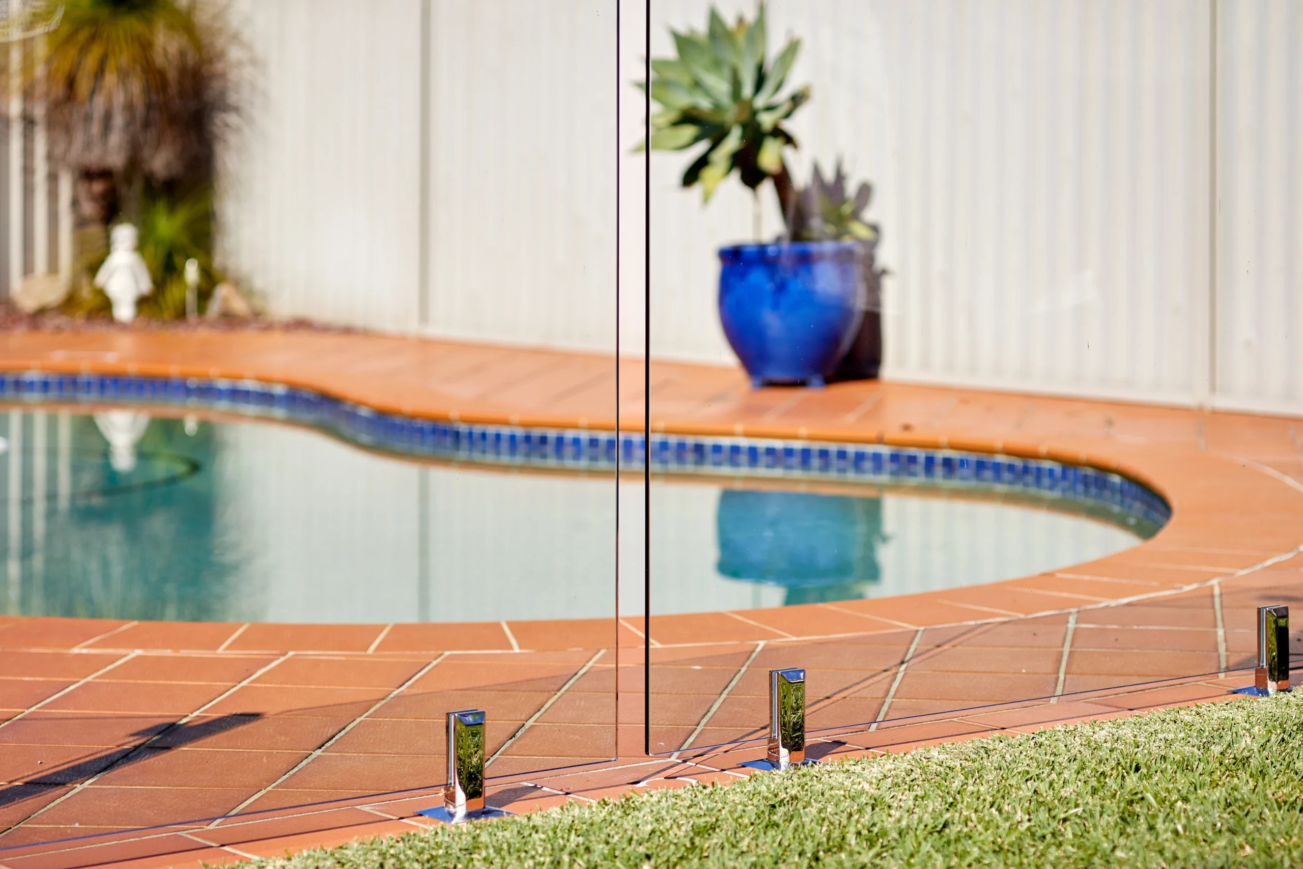 
								Spigot glass railings