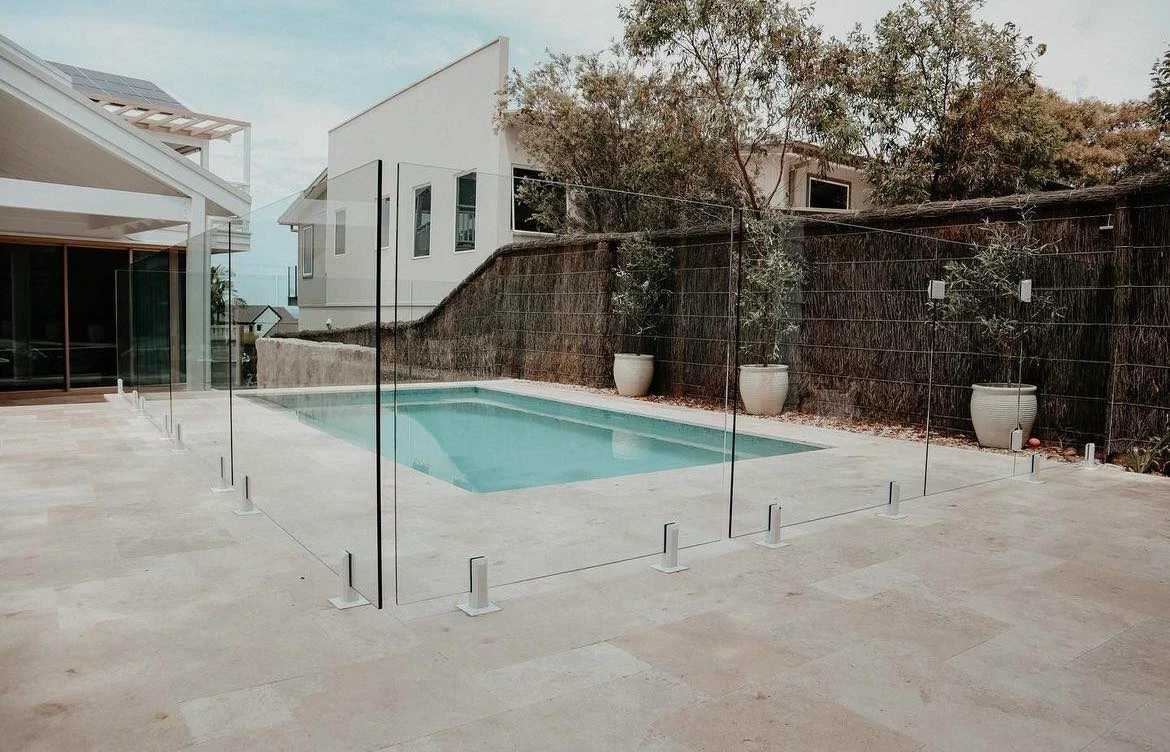 
								Swimming pool glass fencing