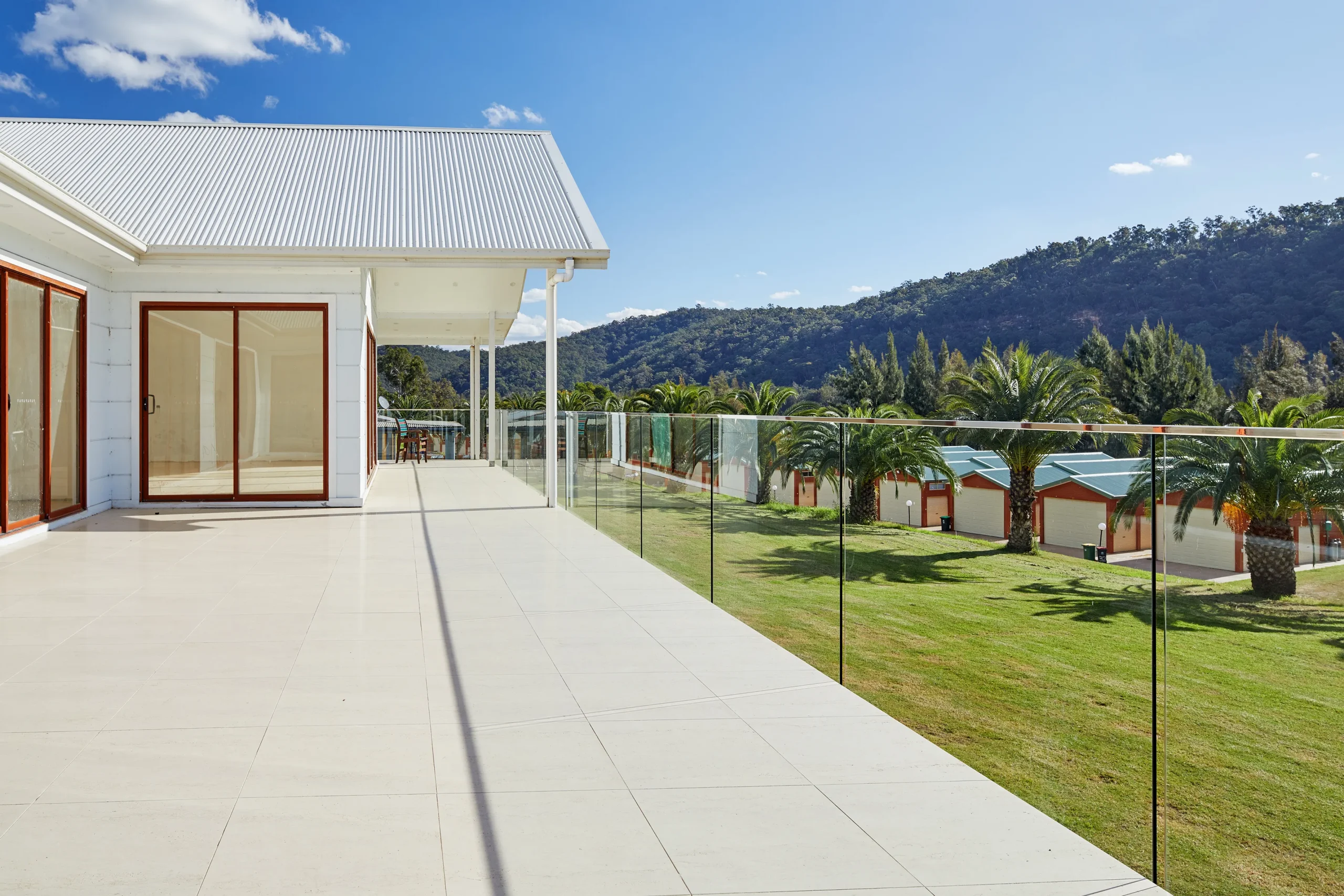 
								frameless glass balustrade for veranda