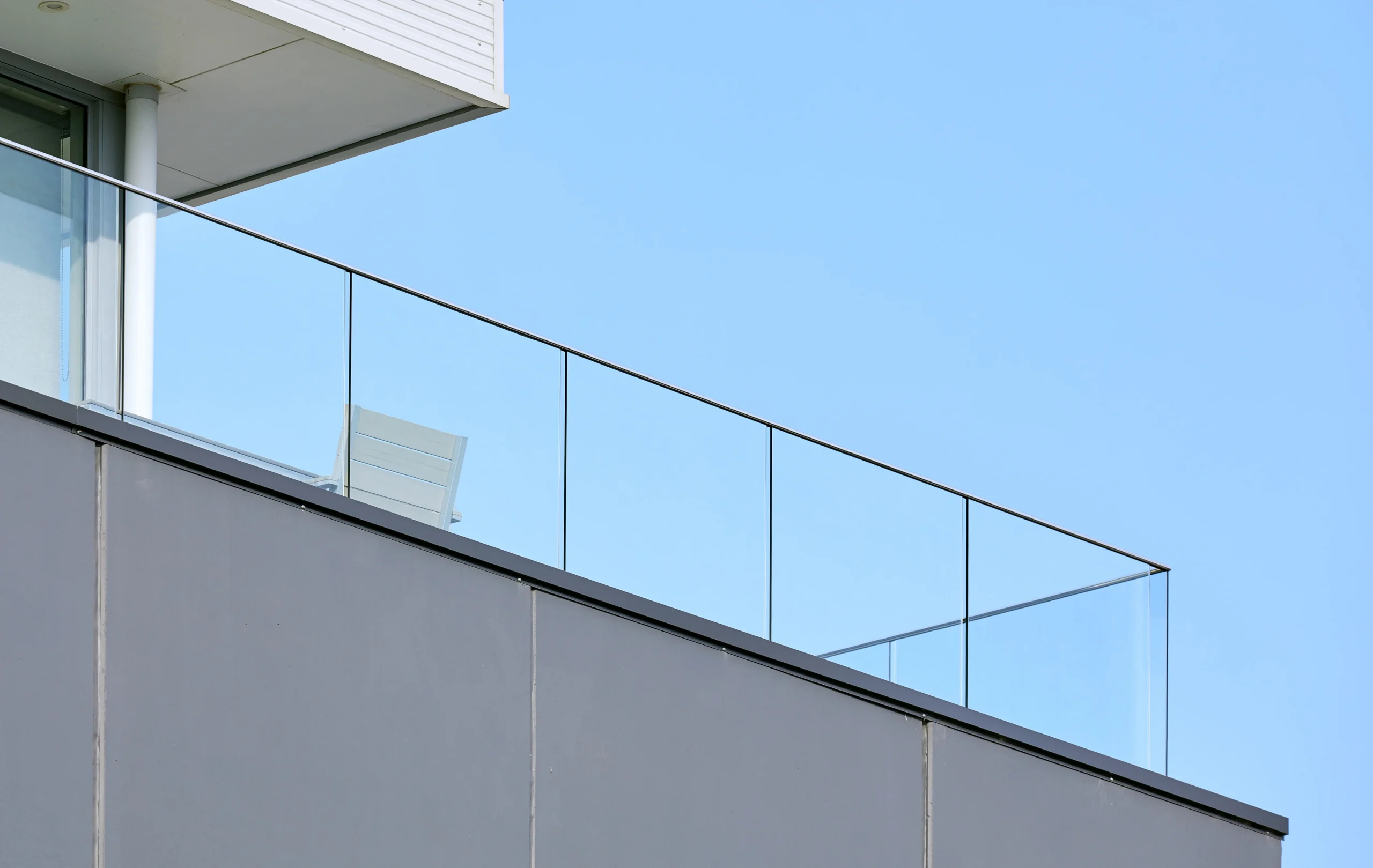 
								frameless glass railings