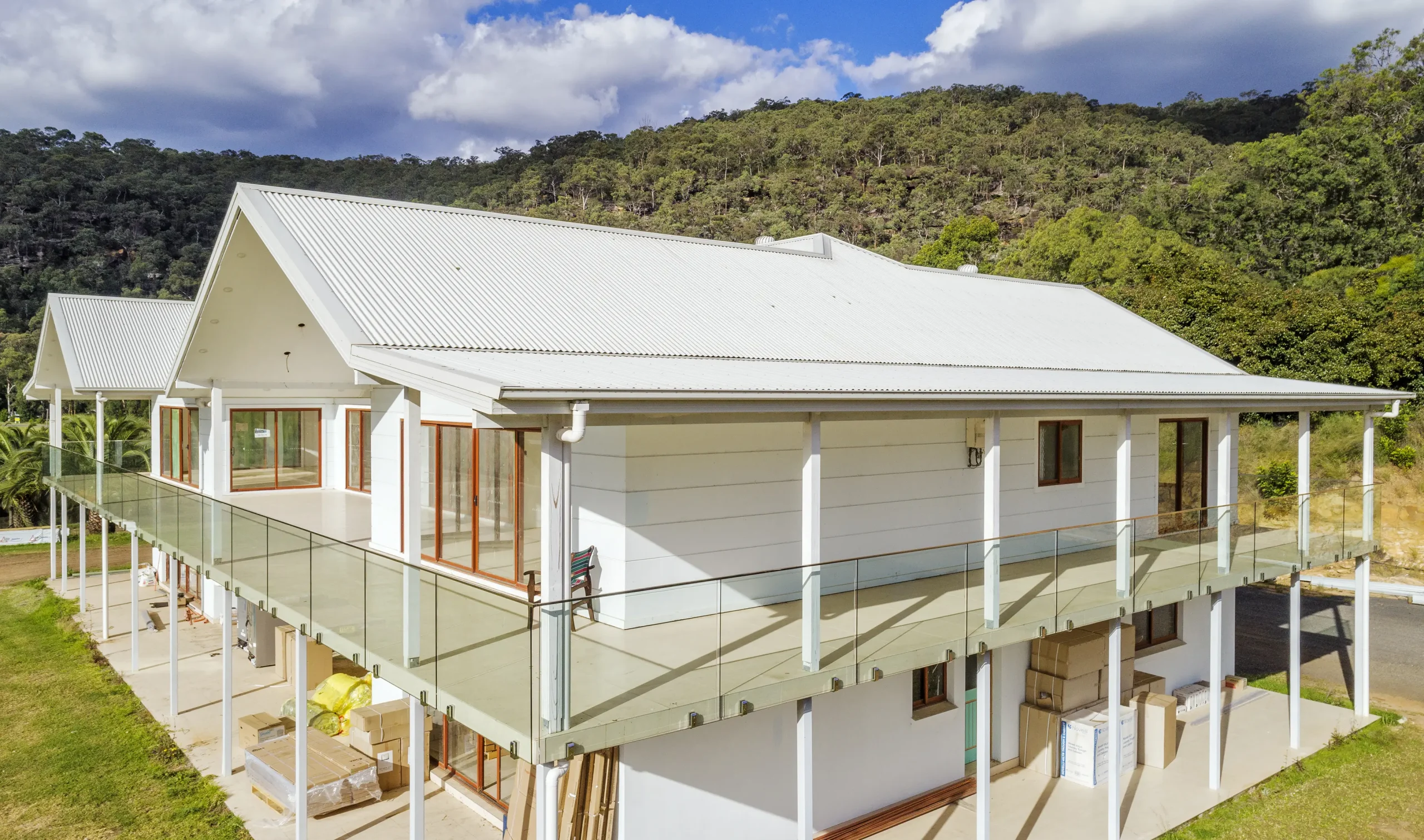 
								Side mount frameless glass balustrade